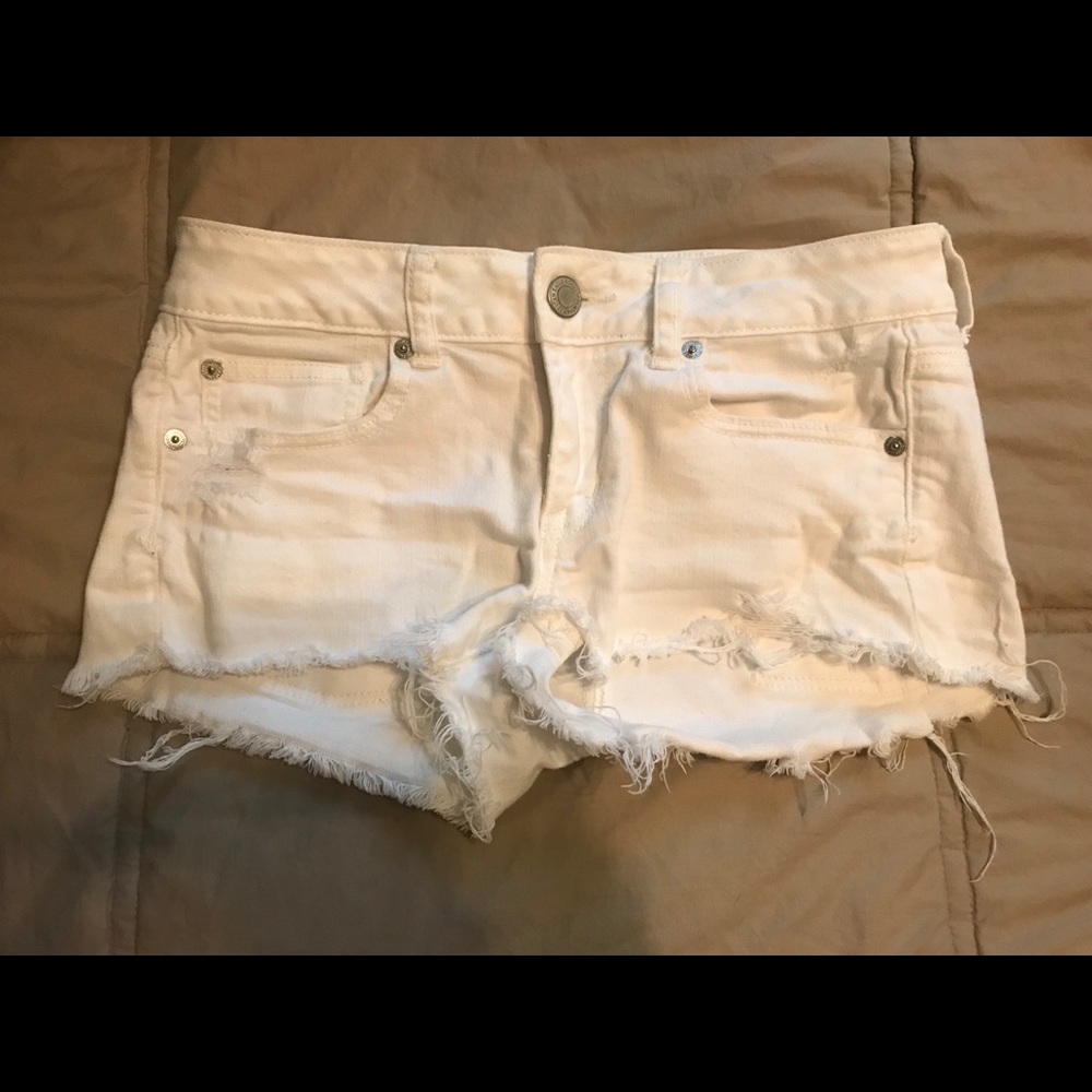 White American Eagle shorts